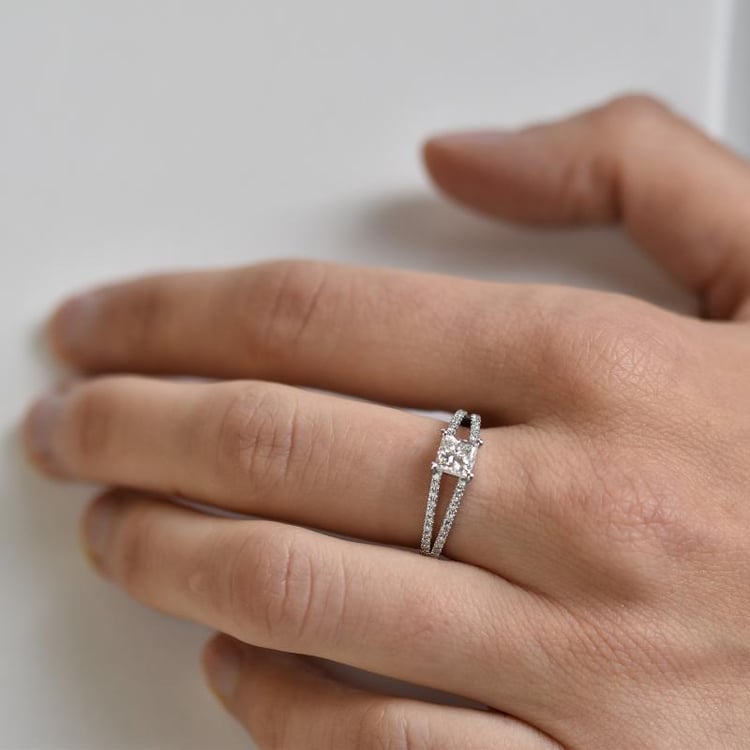 Zásnubní prsten s princess diamantem 27108