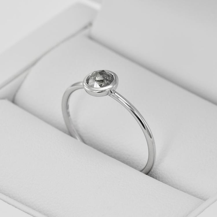 Prsten ze zlata se salt and pepper diamantem 36317