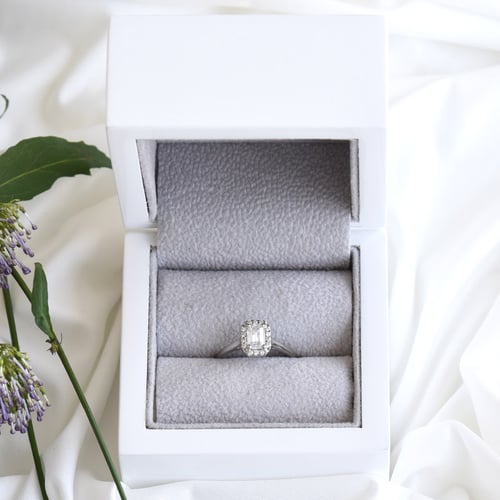 Zásnubní prsten s emerald diamantem Valma