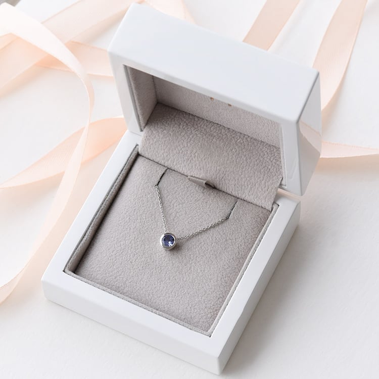 Stříbrný náhrdelník s modrým tanzanitem Jonie 103923