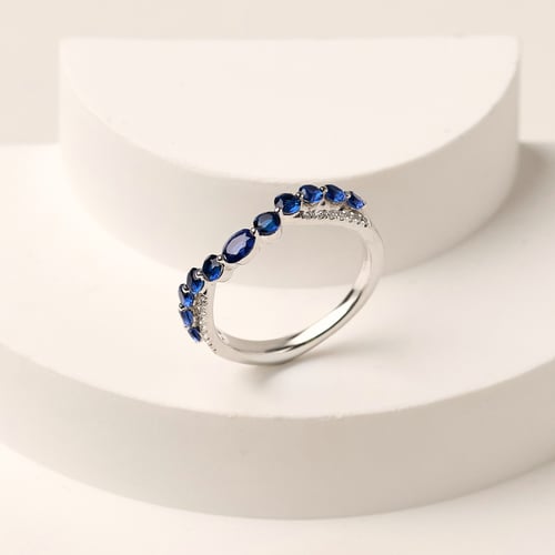Elegantní zlatý prsten se safíry a přírodními diamanty Sona