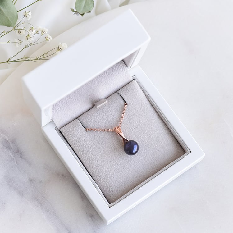 Pozlacený přívěsek s perlou 88023