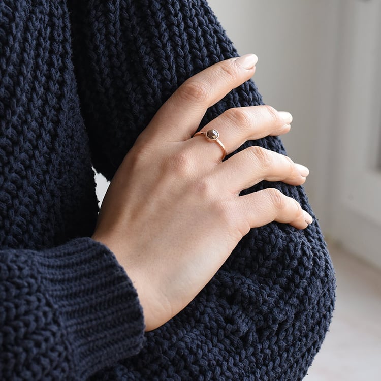 Zlatý minimalistický prsten s hnědým 1ct diamantem 74679