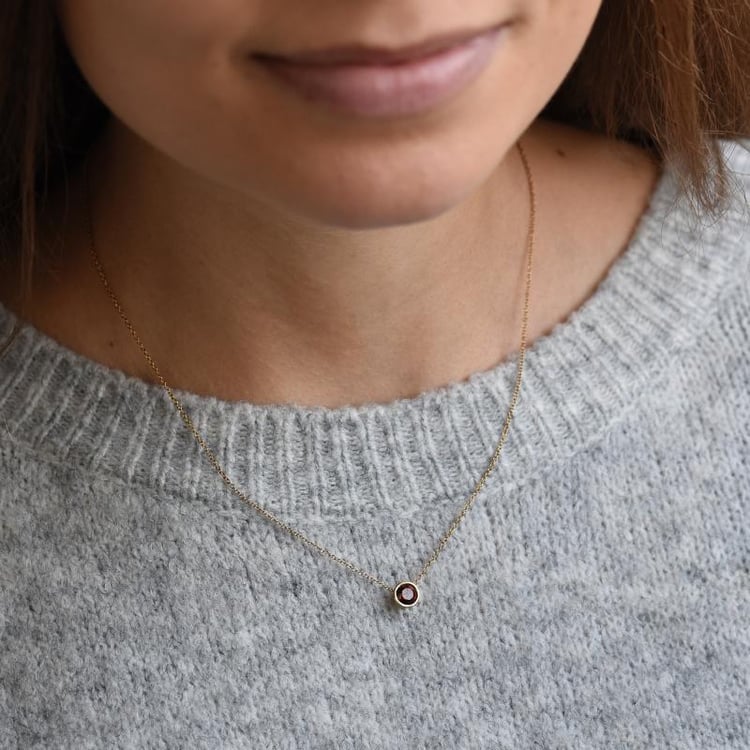 Zlatý náhrdelník s granátem 50059