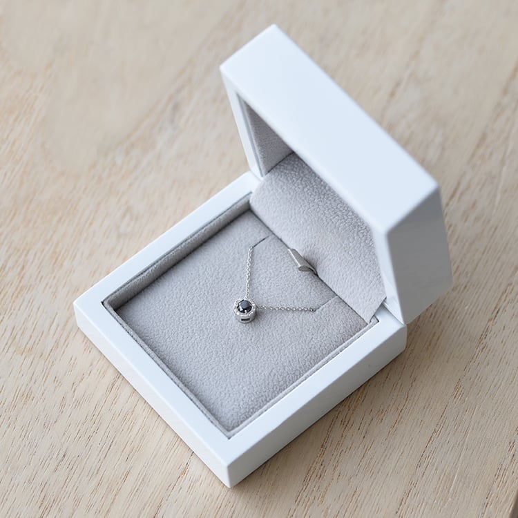 Náhrdelník s černým diamantem 62105