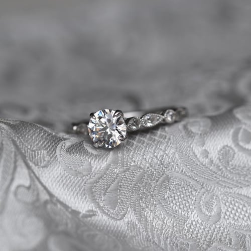 Vintage zásnubní prsten s lab-grown diamanty Noelani