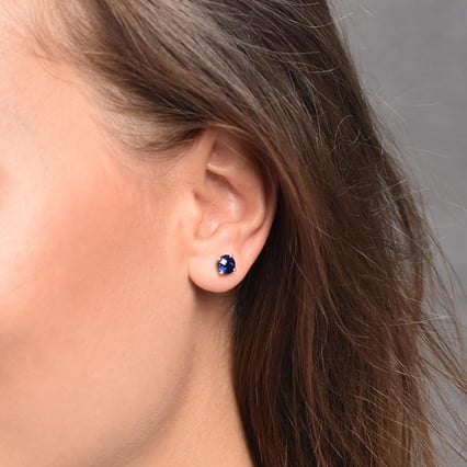 Okrouhlé safíry ve zlatých náušnicích Hulda