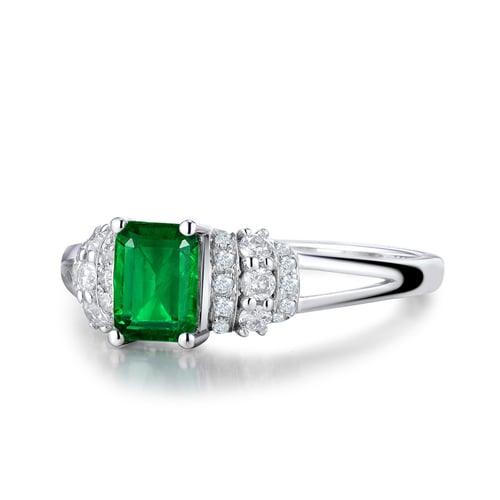 Zlatý prsten s emerald smaragdem a diamanty Mellan