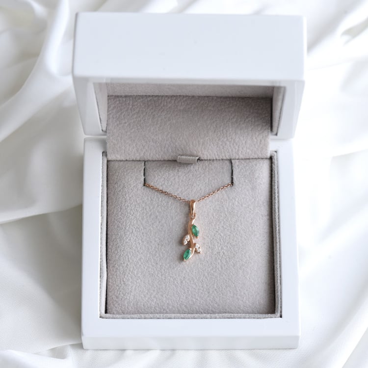 Smaragdový přívěsek ze zlata 84956