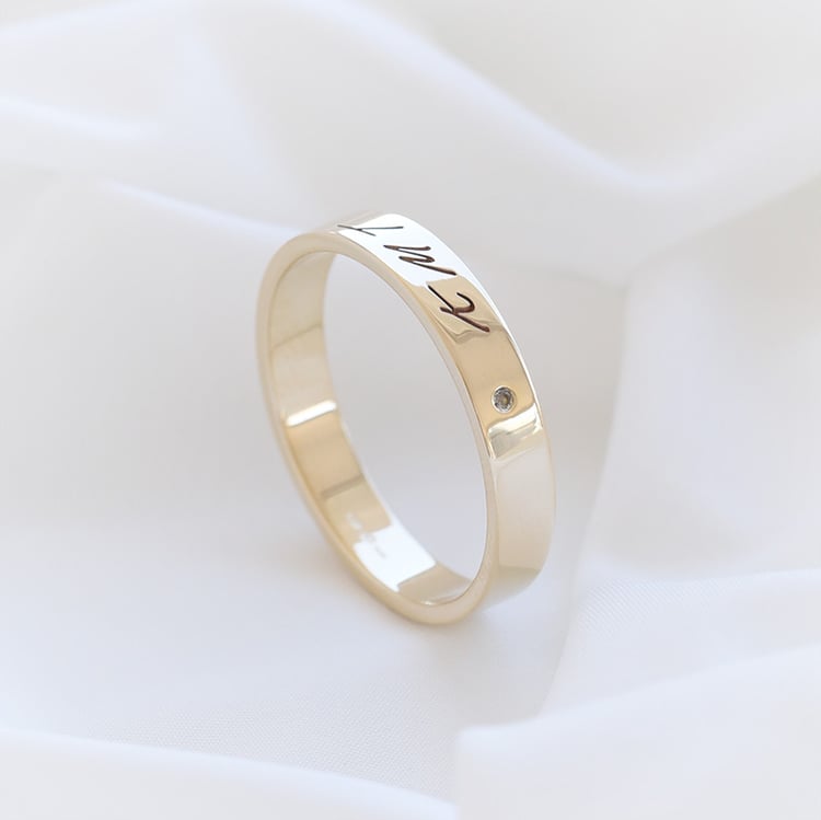 Zlatý prsten s diamantem a gravírem 93485