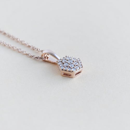 Přívěsek ve tvaru hexagonu s lab-grown diamanty Aliki