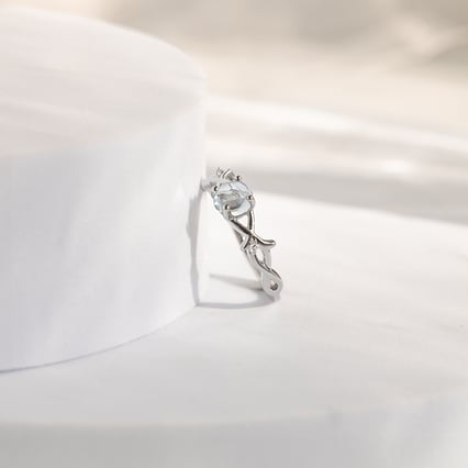 Prsten s cabochon akvamarínem a diamanty Makena