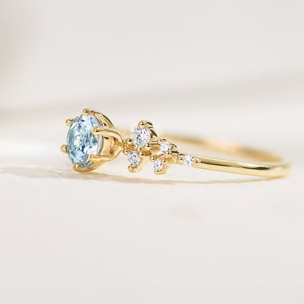 Zásnubní prsten s akvamarínem a diamanty Olha