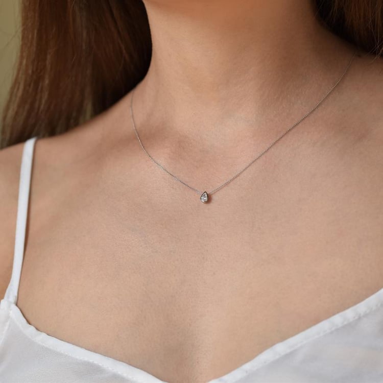 Certifikovaný IGI diamant ve zlatém náhrdelníku 31914