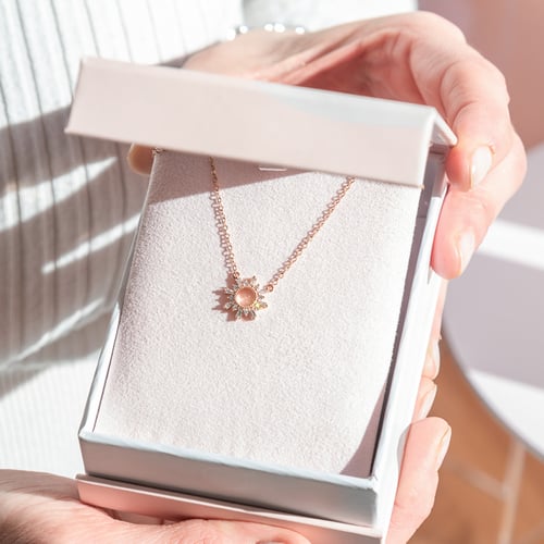 Náhrdelník s diamantovým sluncem Caibre