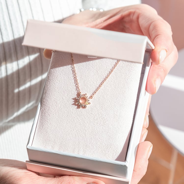 Náhrdelník s diamantovým sluncem Caibre 118617