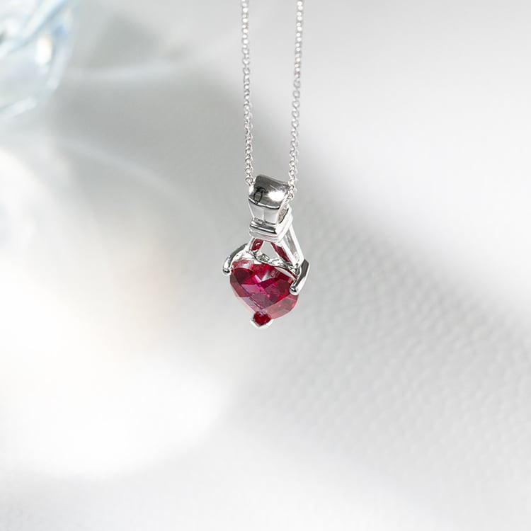 Stříbrný přívěsek s rubínem Takee 130815