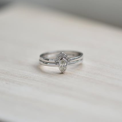 Zlatý zásnubní set prstenů s marquise certifikovaným diamantem Eliwa