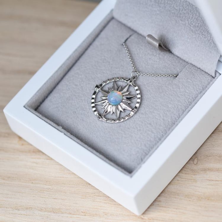 Zlatý náhrdelník s přírodním opálem 48266