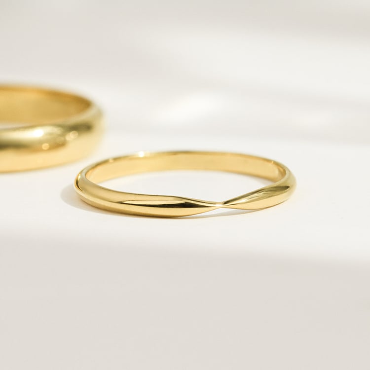 Zlatý snubní prsten se zúženým kroužkem Aeneas 156778