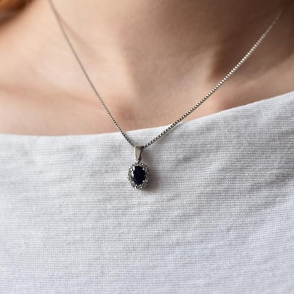 Přívěsek se safírem a diamanty Kate