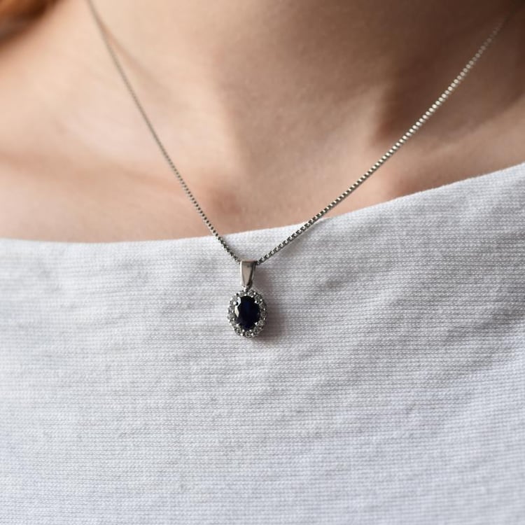 Drahokamový náhrdelník 17430