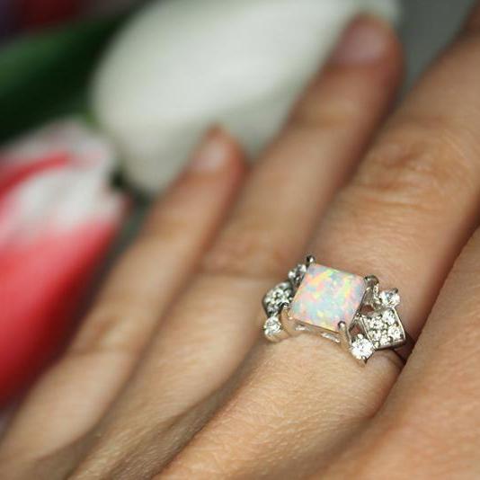 Stříbrný prsten s bílým opálem 14593