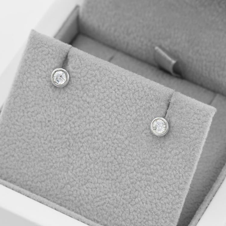 Zlaté bezel diamantové náušnice 50636