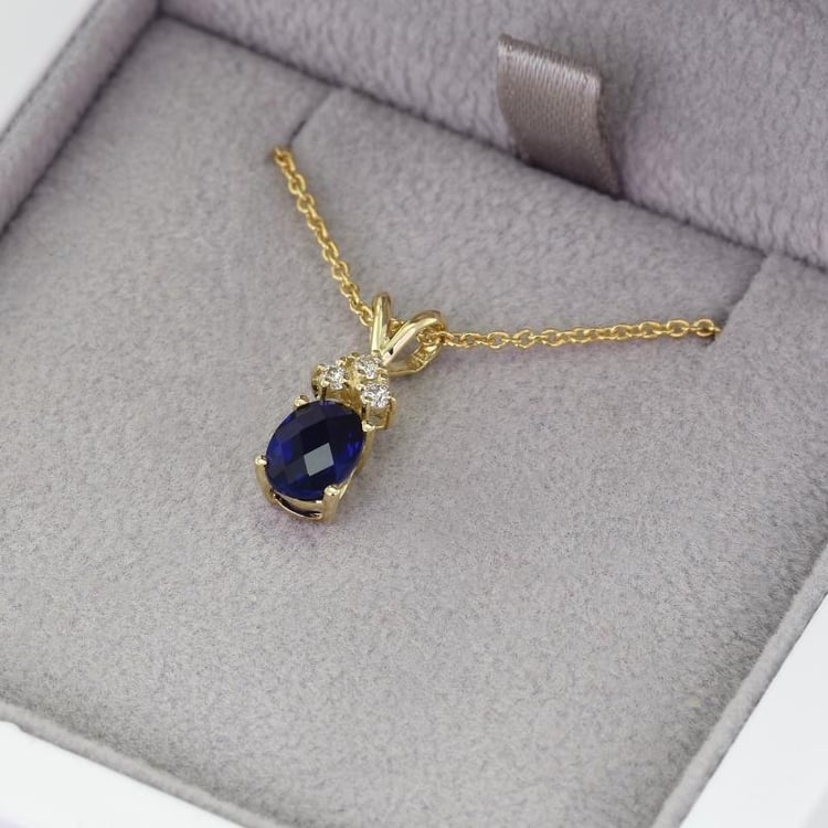 Náhrdelník s modrým safírem 48584