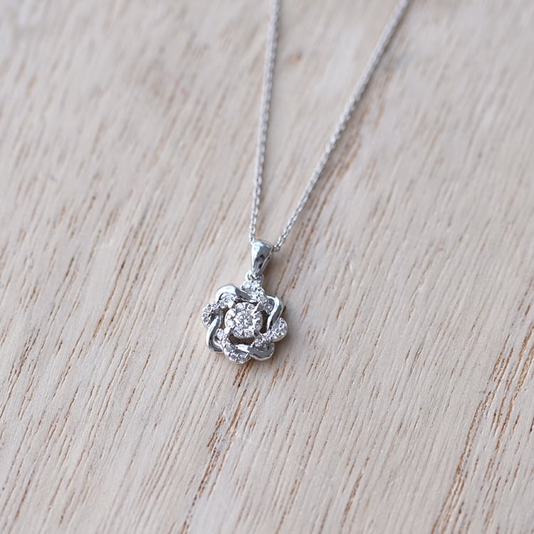 Květinový náhrdelník s diamantmi 59040