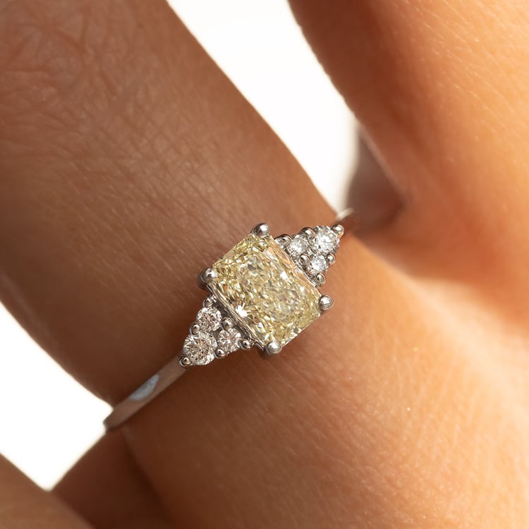 Zlatý zásnubní prsten s 0.60ct GIA certifikovaným diamantem Miha 139465