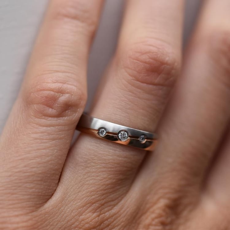 Zlaté snubní prsteny s diamanty 21876