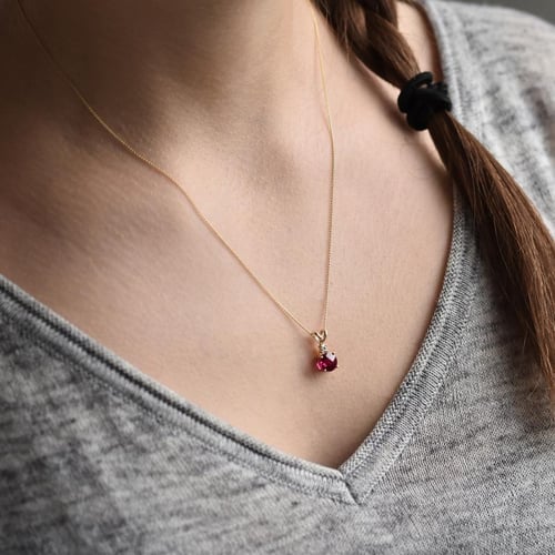Zlatý rubínový přívěsek s diamantem Emolyna
