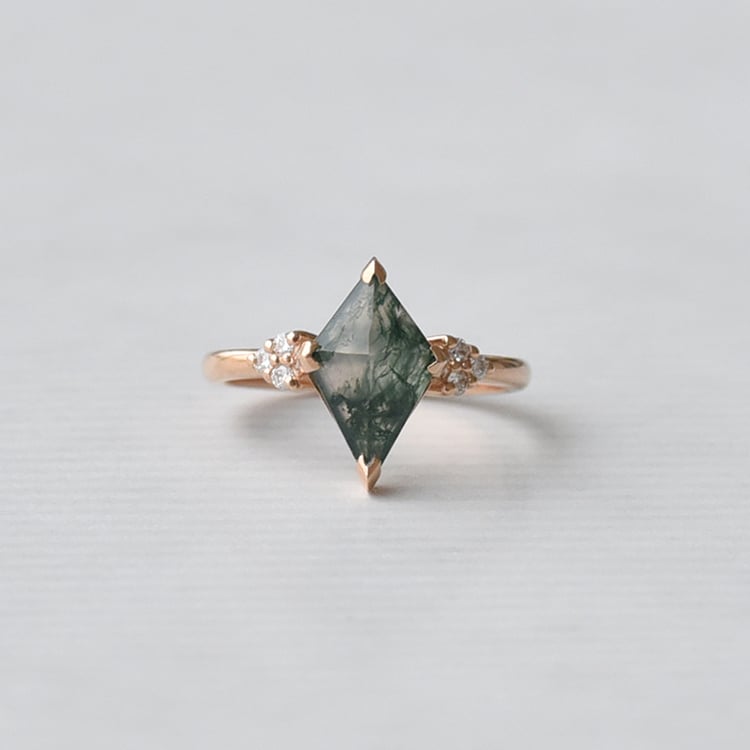 Jedinečný zlatý zásnubní prsten 71590