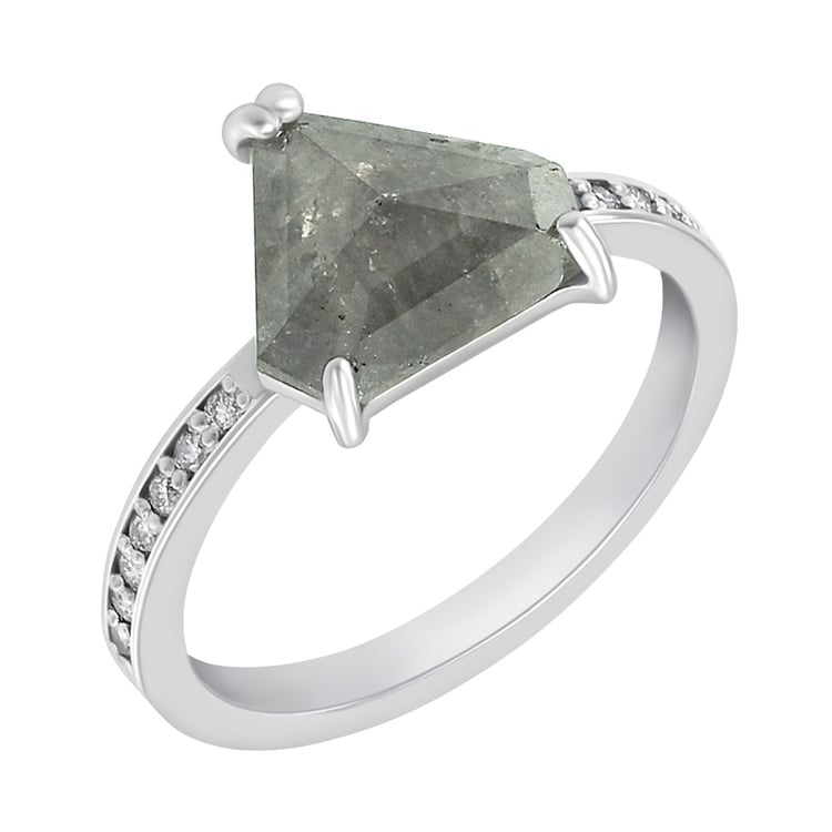 Zlatý zásnubní prsten se salt and pepper diamantem