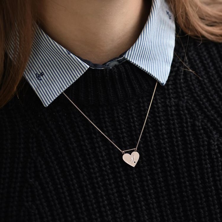 Zlatý disk ve tvaru srdce s gravírem a diamantem 33937