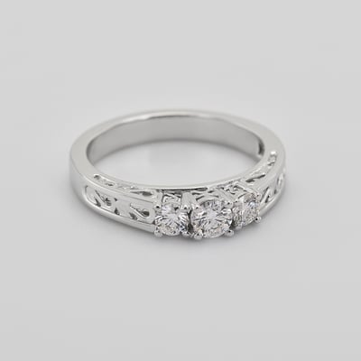 Vintage diamantový prsten