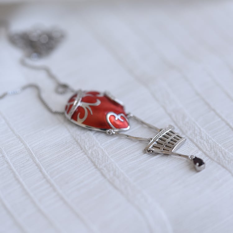 Stříbrný přívěsek s granátem 63858