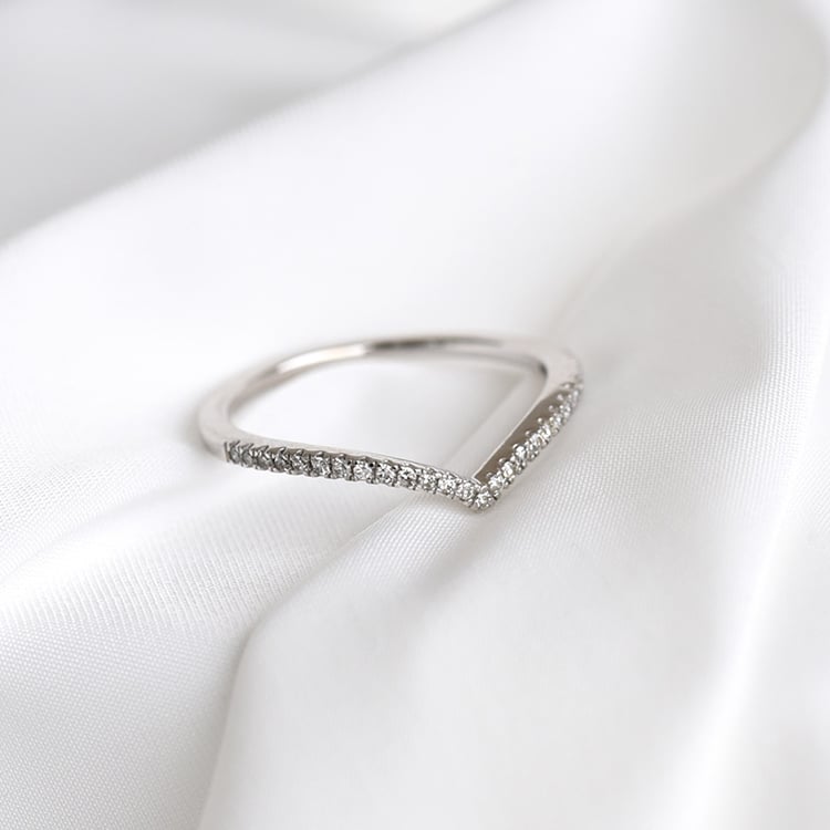 vykrojený prsten s diamanty ze zlata 84165