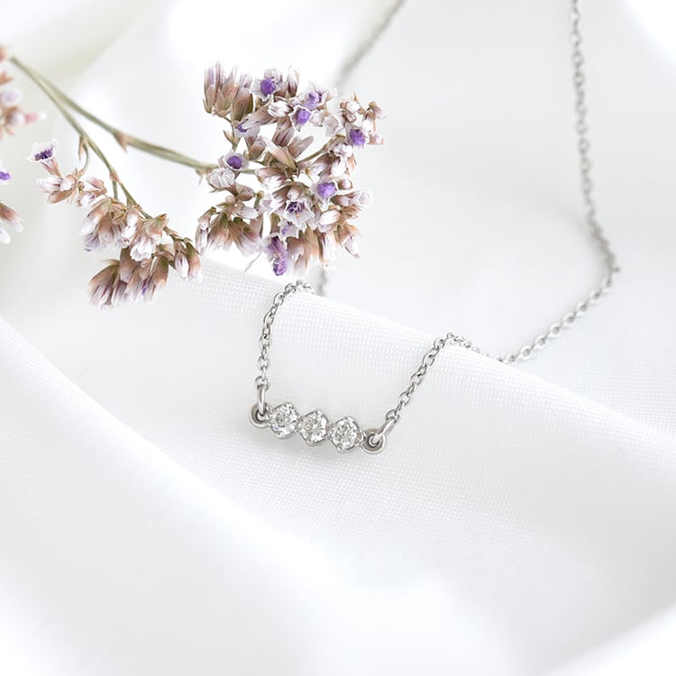 Náramek se třemi diamanty ze zlata 80894