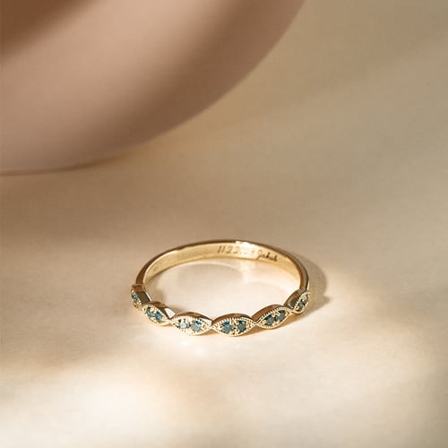 Něžný eternity prsten ze zlata s modrými diamanty Talita