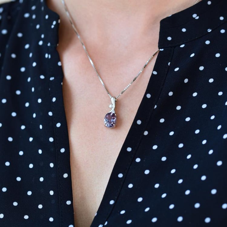 Náhrdelník s oválným alexandritem 22632