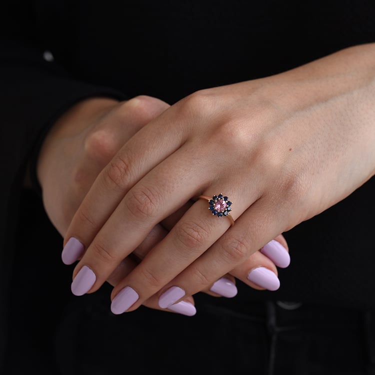 Zlatý prsten s drahokamy ve tvaru květu 63042