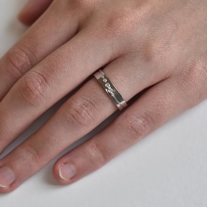 Zlaté snubní prsteny s diamanty Layan