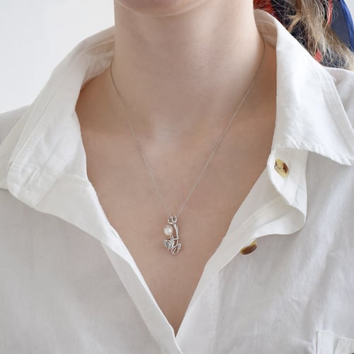 Stříbrný čert s perlou a lab-grown diamanty Devil