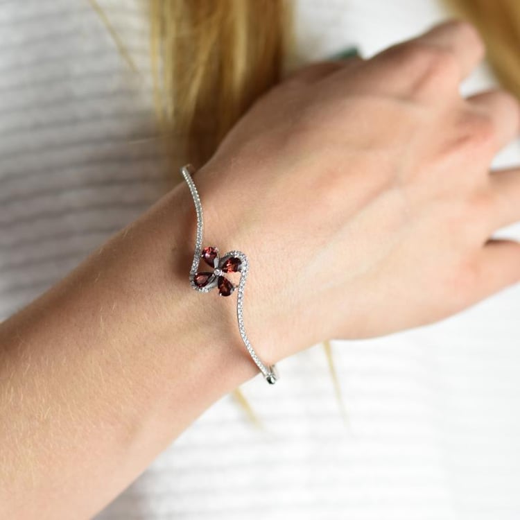 Náramek s granáty 10880