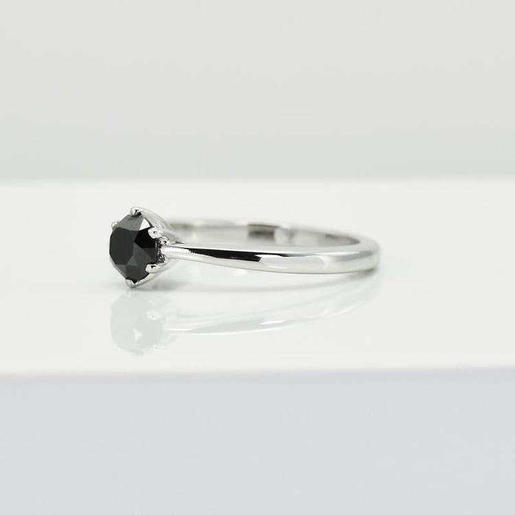 Černý diamant ve zlatém prstenu 12225