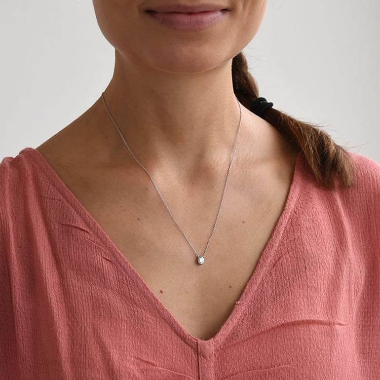 Zlatý náhrdelník s certifikovaným oval diamantem 84680