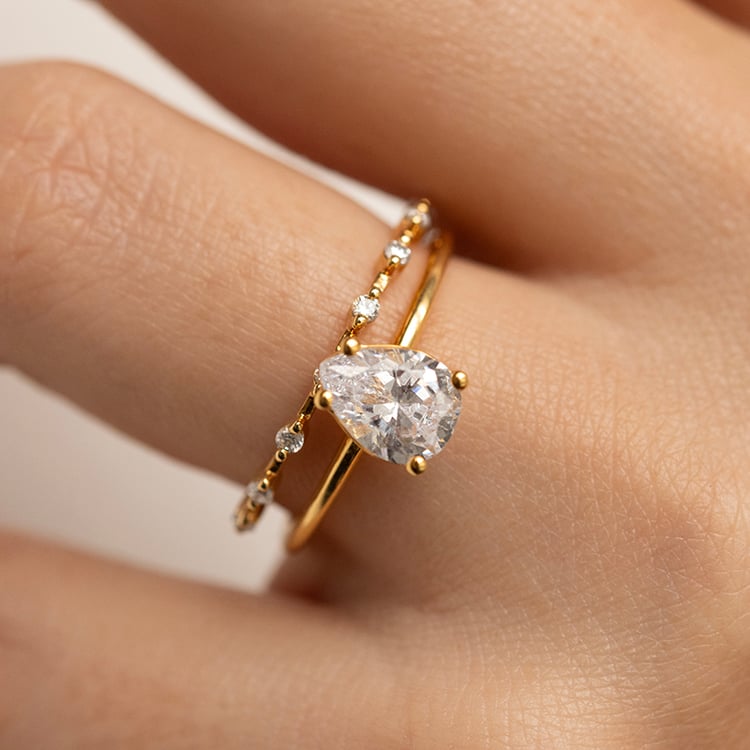 Zásnubní prsten s pear 0.53ct IGI certifikovaným diamantem North 170120