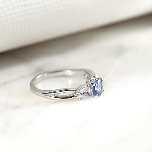 Zásnubní prsten s tanzanitem a marquise lab-grown diamanty Halym